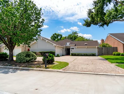 12107 Carriage Hill Dr, Houston, TX 77077