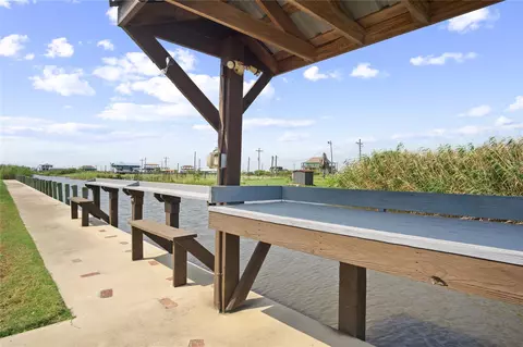 1086 Pennington St, Gilchrist, TX 77617