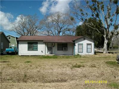 917 Alice St, Sweeny, TX 77480 photo 1