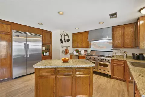 2204 Airline Dr, Friendswood, TX 77546