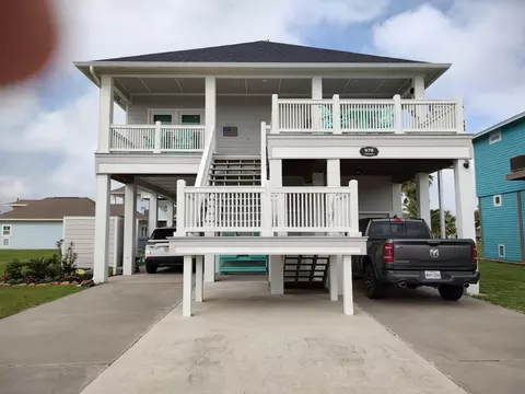978 Sue Dr, Port Bolivar, TX 77650