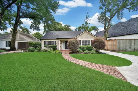 1583 Sue Barnett Dr, Houston, TX 77018