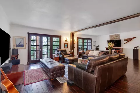 2224 S Piney Point Rd #218, Houston, TX 77063
