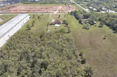 5722 Delany Rd, Hitchcock, TX 77563