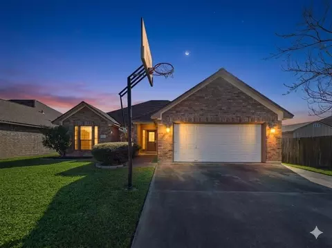 131 Eagle Nest Ct, Richwood, TX 77566