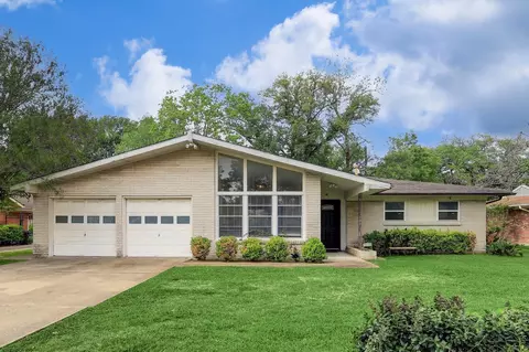 7622 Richmond Ave, Houston, TX 77063