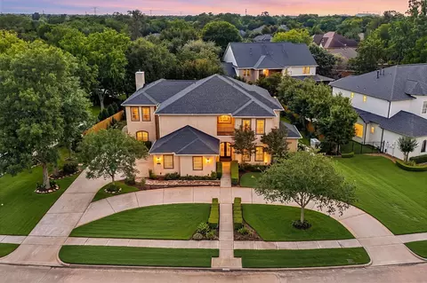 1711 Oak Shade Dr, Sugar Land, TX 77479