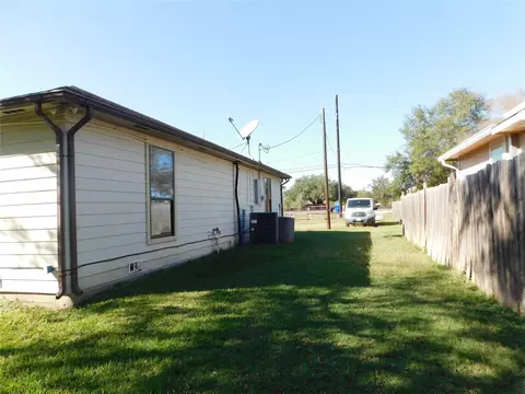 Exterior - 13203 Highway 59, Kendleton, TX 77451 photo 10 of 15