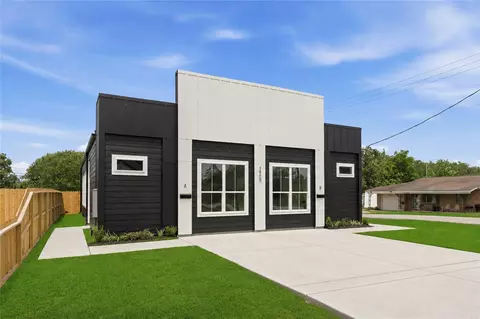 7900 Bowen St #A-B, Houston, TX 77051