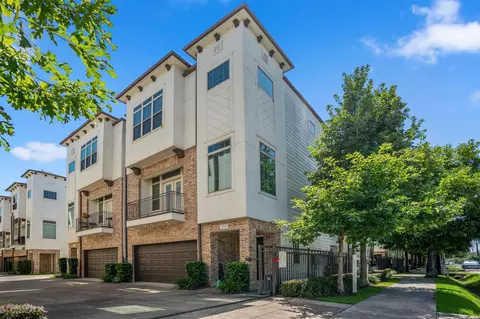 1032 W 26th St #D, Houston, TX 77008