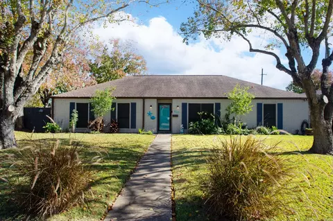 1846 Acacia Cir, Freeport, TX 77541