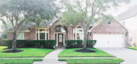 13804 Lakewater Dr, Pearland, TX 77584