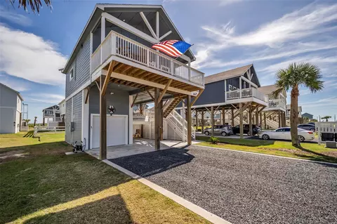 1094 Cedar Ln, Gilchrist, TX 77617