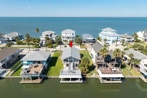 21911 Guadalupe Dr, Galveston, TX 77554