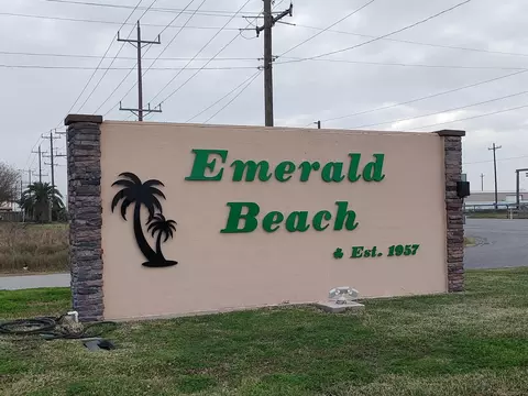 970 S Wommack Dr S, Crystal Beach, TX 77650