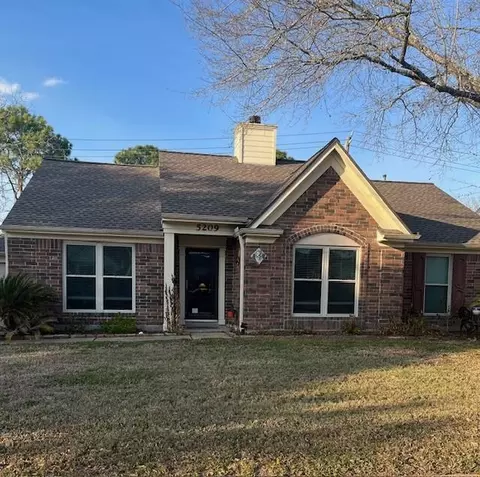 5209 Spring Circle Dr, Pearland, TX 77584