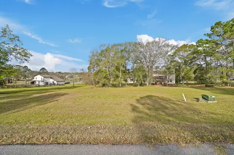 54 Lakecrest Ln, Huntsville, TX 77340