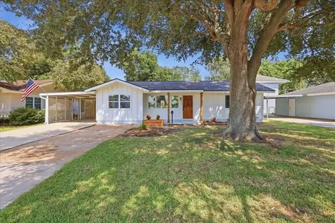 219 S 2nd St, Nederland, TX 77627