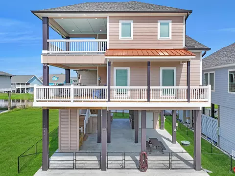 1983 Royalville Ct, Crystal Beach, TX 77650