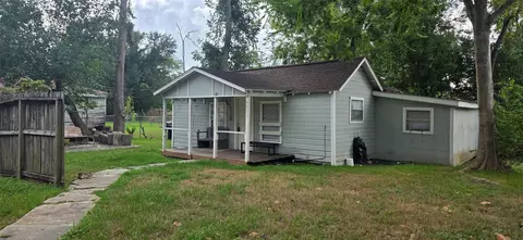 813 N Avenue D, Humble, TX 77338