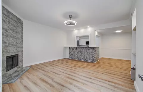1100 Augusta Dr #35, Houston, TX 77057