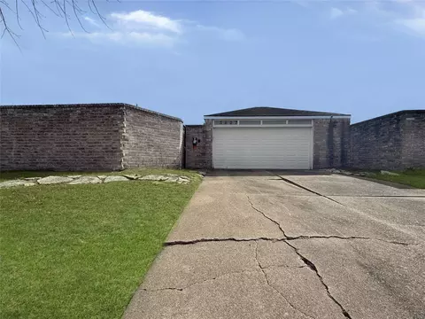 3607 Vineyard Dr, Houston, TX 77082