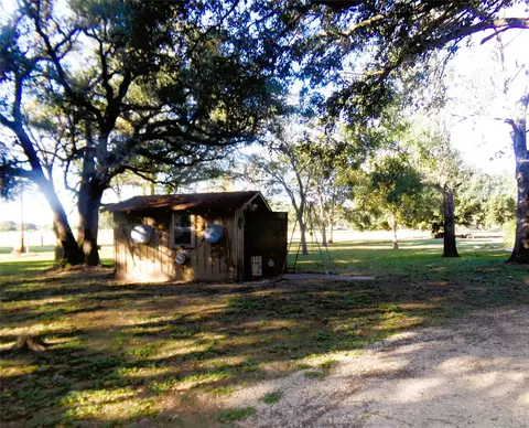 Exterior - 1017 County Road 285, Weimar, TX 78962 photo 6 of 8