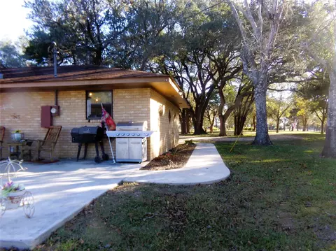 Exterior - 1017 County Road 285, Weimar, TX 78962 photo 4 of 8