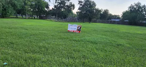 1719 W Texas Ave, Baytown, TX 77520