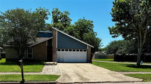 2 Sarita Rd, Angleton, TX 77515
