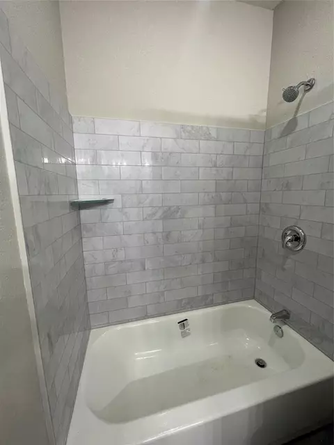 Bath - 17539 Reno Rd, Conroe, TX 77306 photo 2 of 3
