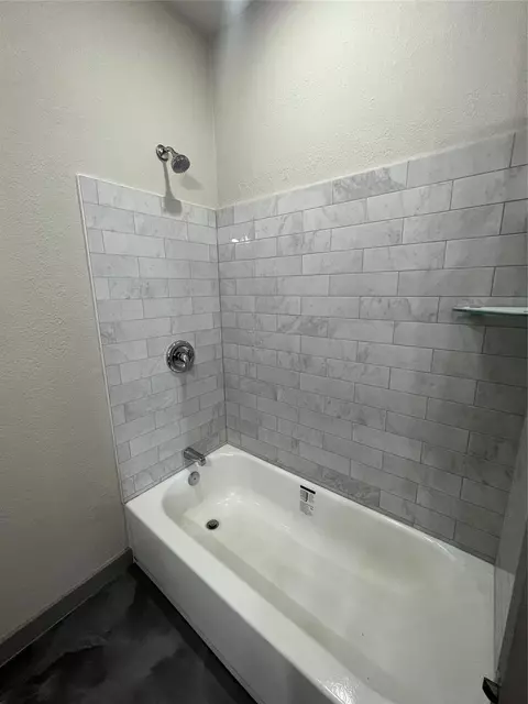Bath - 17539 Reno Rd, Conroe, TX 77306 photo 1 of 3