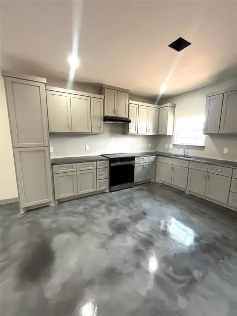 Kitchen - 17539 Reno Rd, Conroe, TX 77306 photo 2 of 3