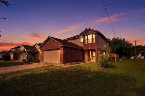 8902 Iron Springs Dr, Houston, TX 77034