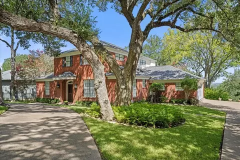208 Rolling Hill Dr, La Grange, TX 78945