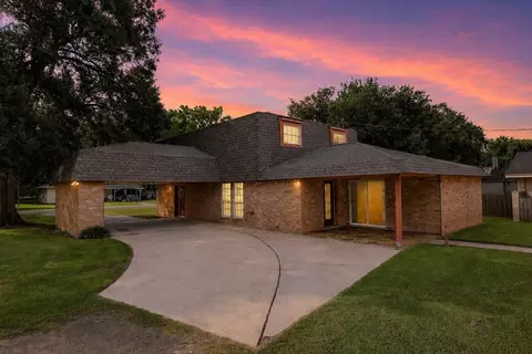 2403 Rosebud St, Nederland, TX 77627