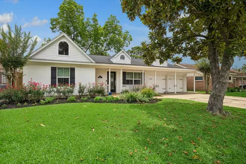4517 Mimosa Dr, Bellaire, TX 77401