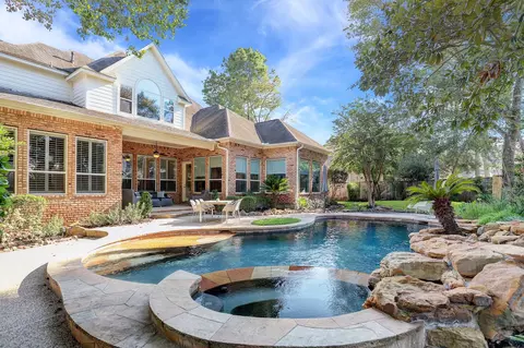 127 E Bracebridge Cir, The Woodlands, TX 77382