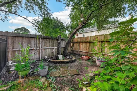 Exterior - 16906 Spruce Run Dr, Spring, TX 77379 photo 5 of 8