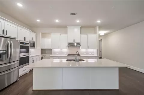 Kitchen - 204 Bee Balm Ct, Conroe, TX 77304 photo 2 of 6