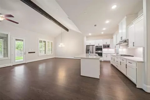 Living - 204 Bee Balm Ct, Conroe, TX 77304 photo 1 of 3