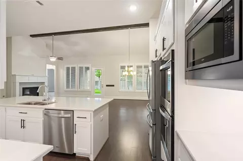 Kitchen - 204 Bee Balm Ct, Conroe, TX 77304 photo 5 of 6