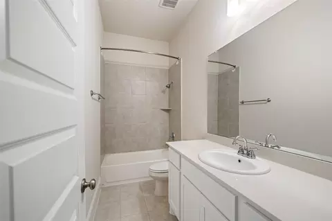 Bath - 204 Bee Balm Ct, Conroe, TX 77304 photo 4 of 4