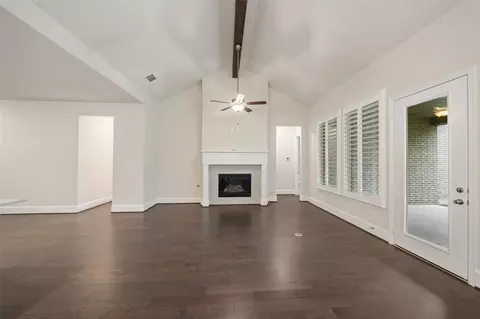 Living - 204 Bee Balm Ct, Conroe, TX 77304 photo 2 of 3