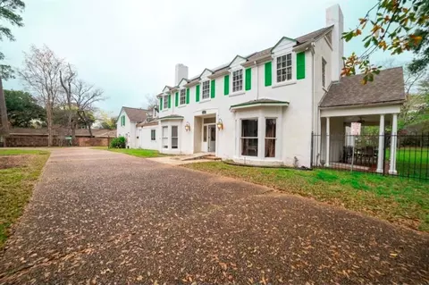 204 W Dallas St W, Conroe, TX 77301