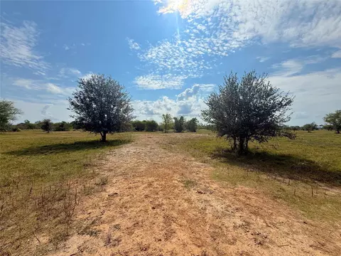 25611 Cr-25, Damon, TX 77430