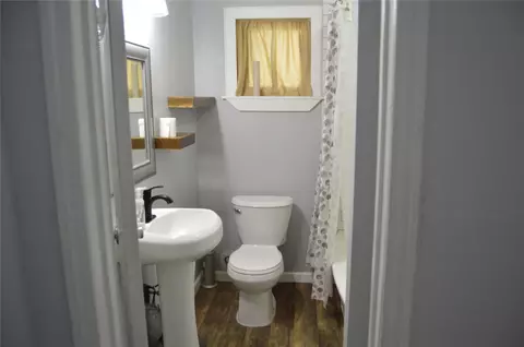Bath - 605 Maple Ave, Pasadena, TX 77506 photo 1 of 1