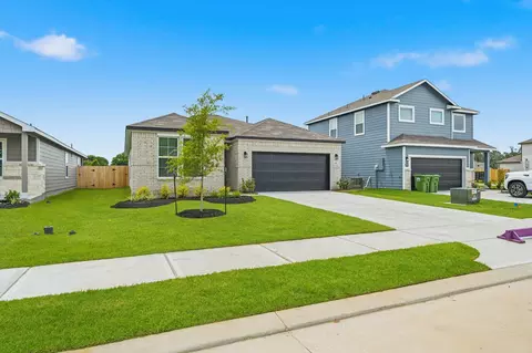 1881 Redwood Ln, Dayton, TX 77535