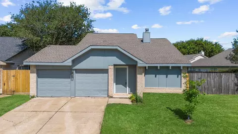 2210 Trail West St, Sugar Land, TX 77478