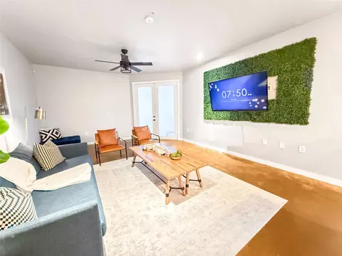 2216 Chenevert St #4, Houston, TX 77003